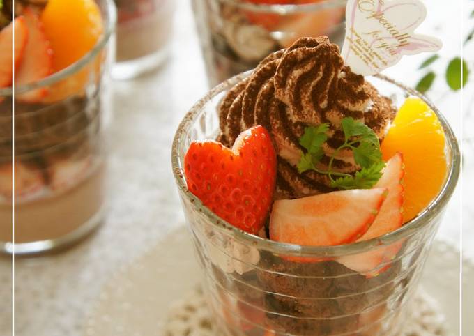 Recipe of Super Quick Strawberry Chocolate Verrine