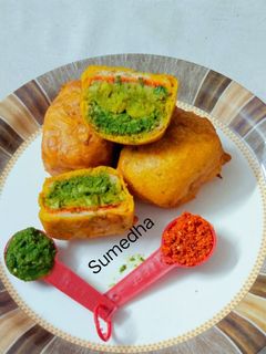 उल्टा वडा पाव (Ulta vada pav recipe in marathi) रेसिपी चे मुख्य फोटो