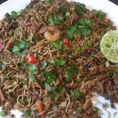 A picture of Heidi's Singapore Noodles.