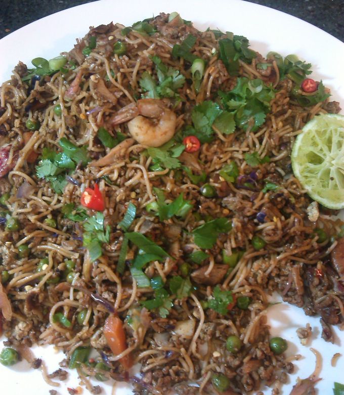 A picture of Heidi's Singapore Noodles.