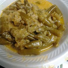 A picture of Green beans and sour cream.