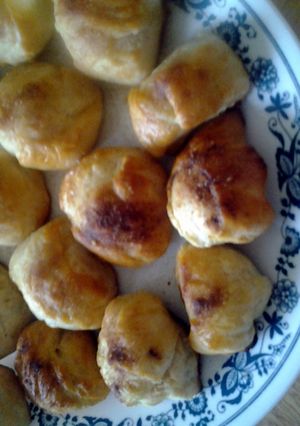 A picture of Carmelas pretzel bits.