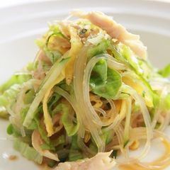 A picture of Chinese-Style Steamed Chicken Salad.