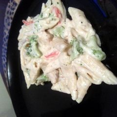 A picture of Creamy Chicken Alfredo.