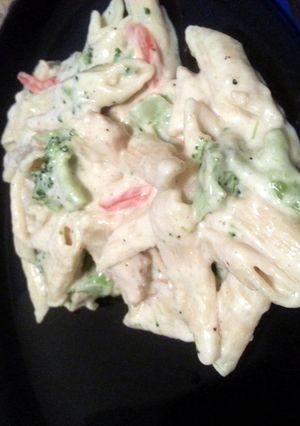 A picture of Creamy Chicken Alfredo.