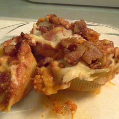 A picture of Cheesy Pasta-Stuffed Shells.