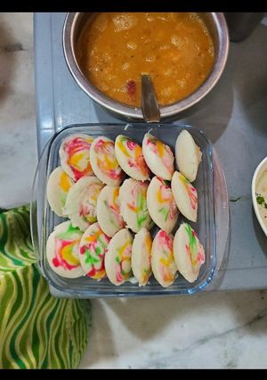 कलरफुल इडली (colorful idli recipe in Hindi) रेसिपी मुख्य फोटो