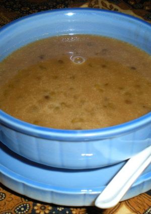 A picture of Bubur Kacang Hijau- Malaysian Sweet Green Bean Soup.