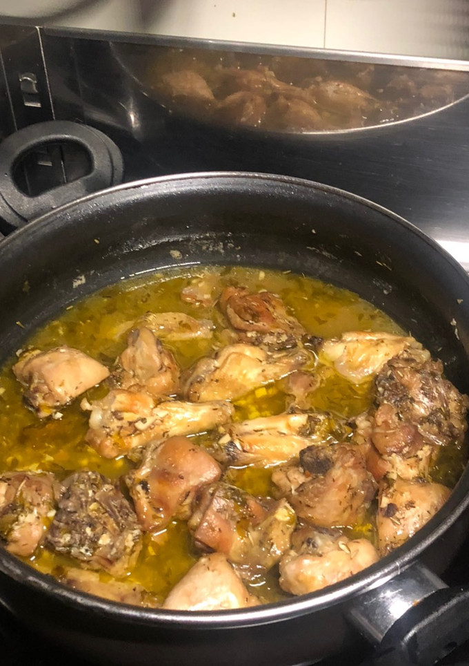 Una foto de Conejo al ajillo “a mi manera”