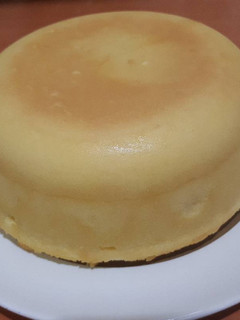 A picture of Butter Cake in a Rice Cooker.