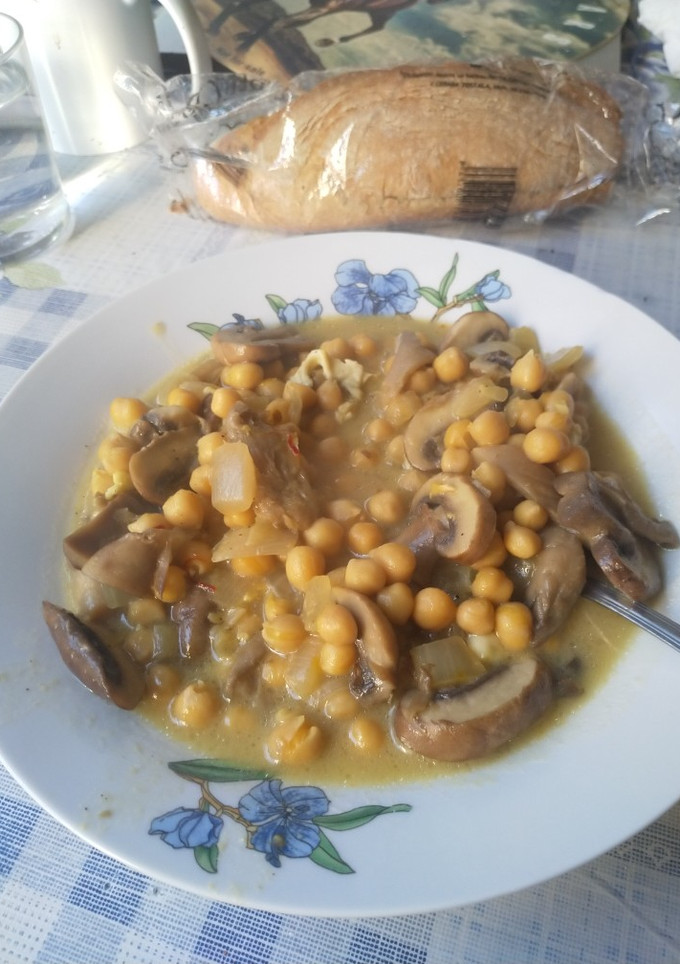 Una foto de Garbanzos con setas