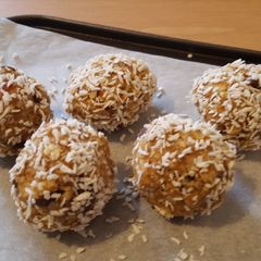 A picture of Peanut Butter Protein Balls.