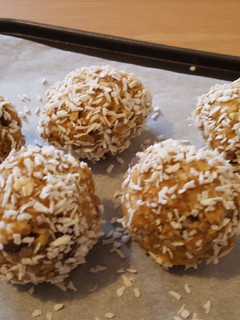 A picture of Peanut Butter Protein Balls.