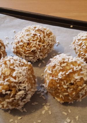 A picture of Peanut Butter Protein Balls.