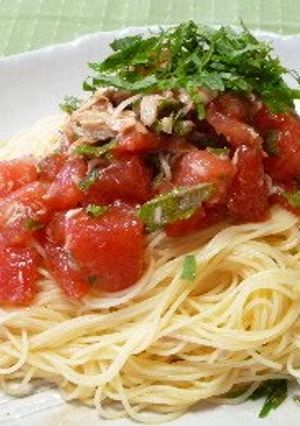A picture of Delicious Tomato and Tuna Chilled Pasta.