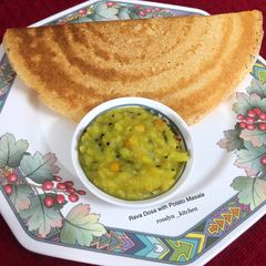 A picture of Rava Dosa with Potato Masala.