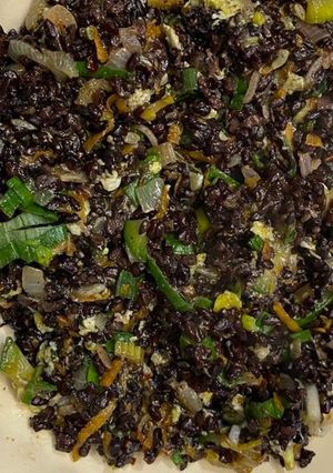 Una foto de Mi arroz negro chow faw
