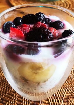 A picture of Berry and Banana Overnight Oats.