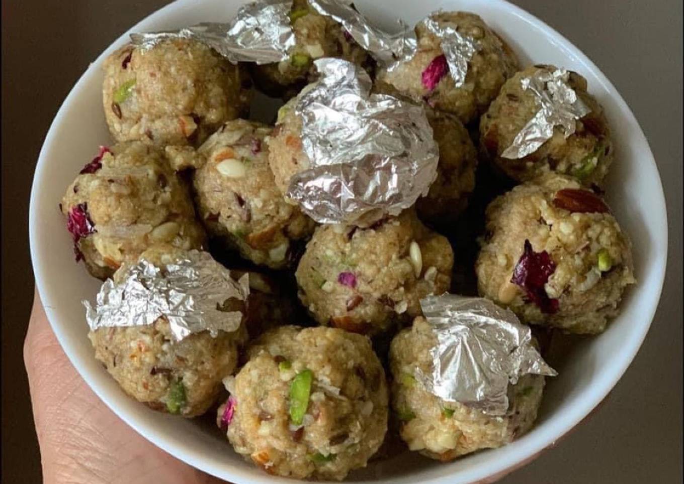 Healthy Oats & Makhana Ladoo With Jaggery