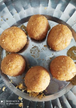 A picture of Moong dal ladoo.
