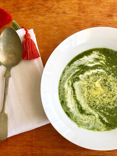Una foto de Crema de acelga y zapallo italiano