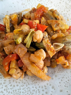 Una foto de Garbanzos salteados con verduras