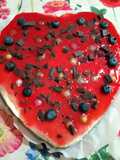Cheesecake alla salsa di fragole mirtilli e cioccolato fondente