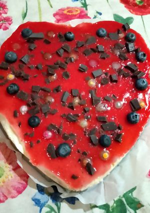 Foto di Cheesecake alla salsa di fragole mirtilli e cioccolato fondente