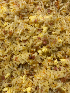 Una foto de Arroz Exótico con Huevo y Bacon