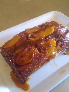 Una foto de Budín de manzana invertido