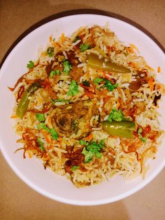 A picture of Chicken Biryani restaurant style.