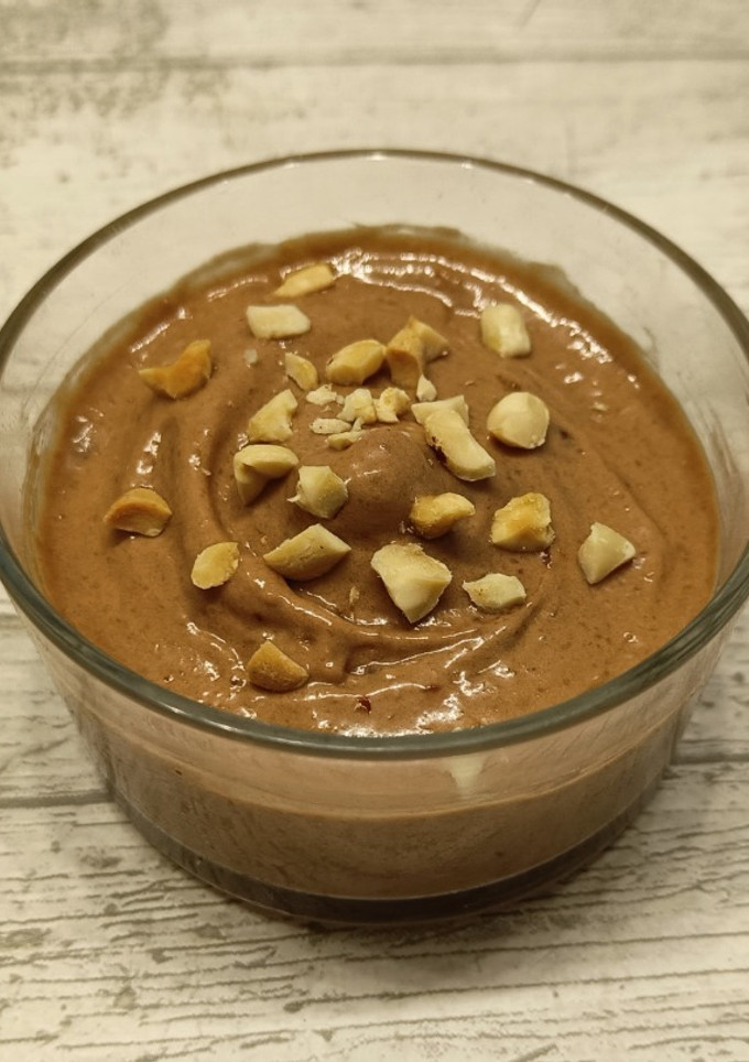 Una foto de Helado de plátano, cacahuete y cacao