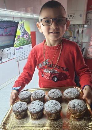O poză a rețetei Muffins cu banane și ciocolată.