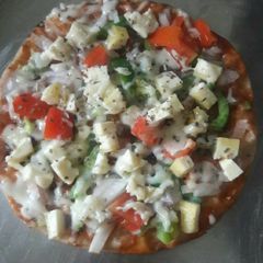 A picture of Chapati pizza /thìn crust pizza.
