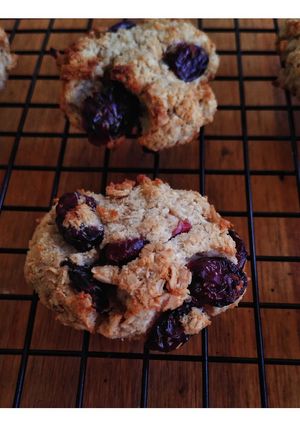 Una foto de Galletas de avena, coco y arándanos