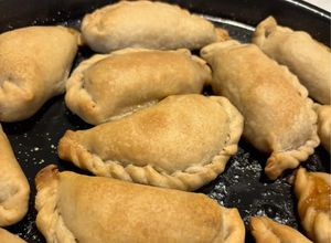 Una foto de Empanadas de Carne Cortada a Cuchillo con Masa Casera