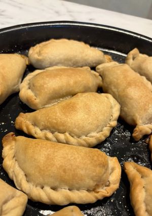 Una foto de Empanadas de Carne Cortada a Cuchillo con Masa Casera