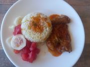 Una foto de jurel en lata y arroz
