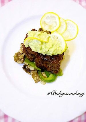 Foto resep Grilled sirloin mushrooms with avocado sauce