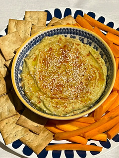 Una foto de Hummus de garbanzos y palta 🥑