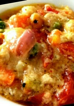 A picture of Bake cheesey makhana and veg.