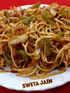 वेज हक्का नूडल्स(veg hakka noodles recipe in hindi) रेसिपी मुख्य फोटो