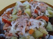 Una foto de ensalada con batata