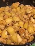 Sauté de porc aux pommes de terre et coing