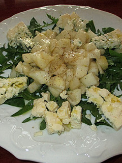 Una foto de Ensalada de rúcula, peras y queso azul