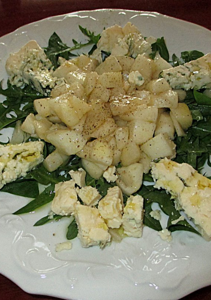 Una foto de Ensalada de rúcula, peras y queso azul