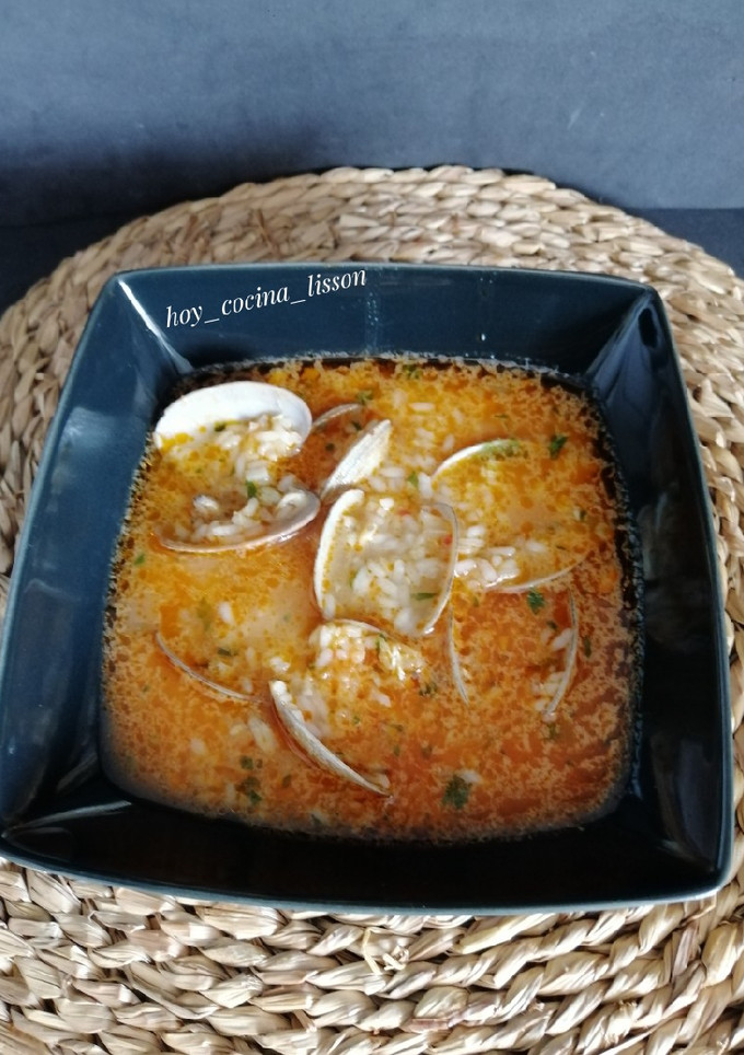 Una foto de Sopa de almejas con arroz