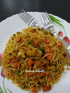 A picture of Egg-Chicken Chowmein.