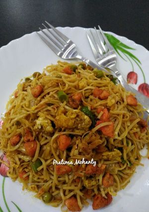 A picture of Egg-Chicken Chowmein.