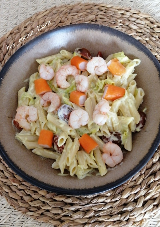 Una foto de Ensalada marinera de pasta con mayonesa de hierbabuena